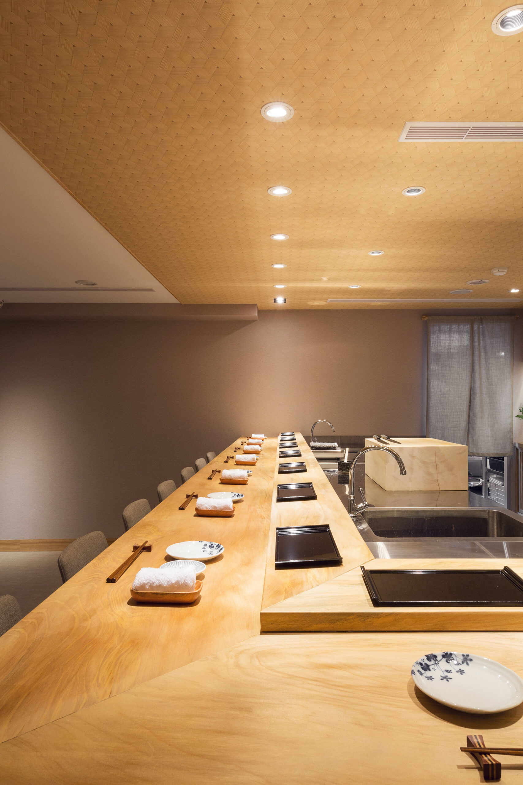 台湾の鮨店(寿司店)の内装施工事例