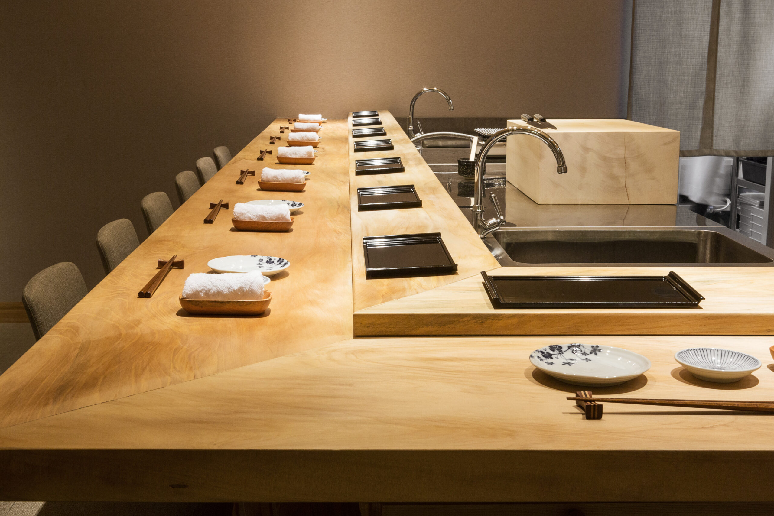 台湾の鮨店(寿司店)の内装施工事例