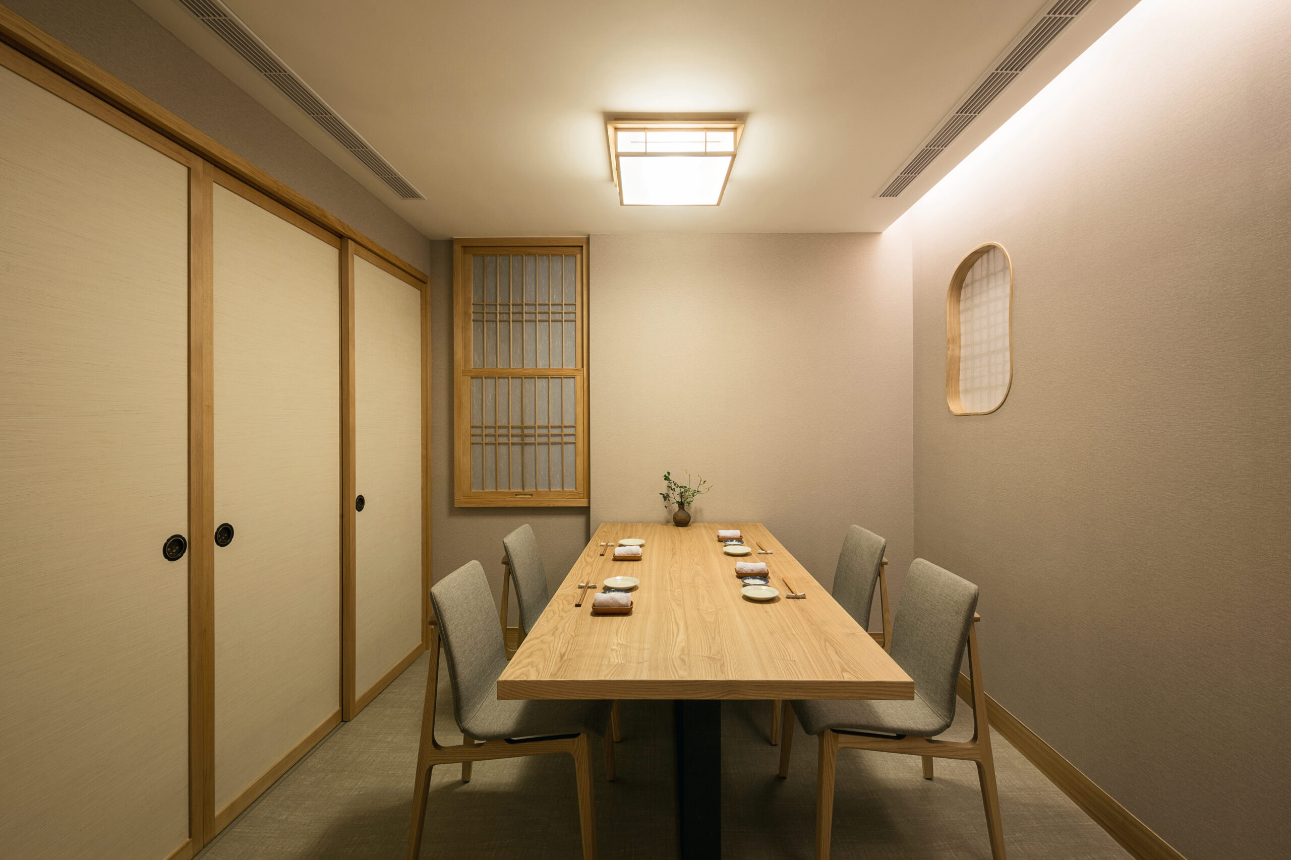 台湾の鮨店(寿司店)の内装施工事例