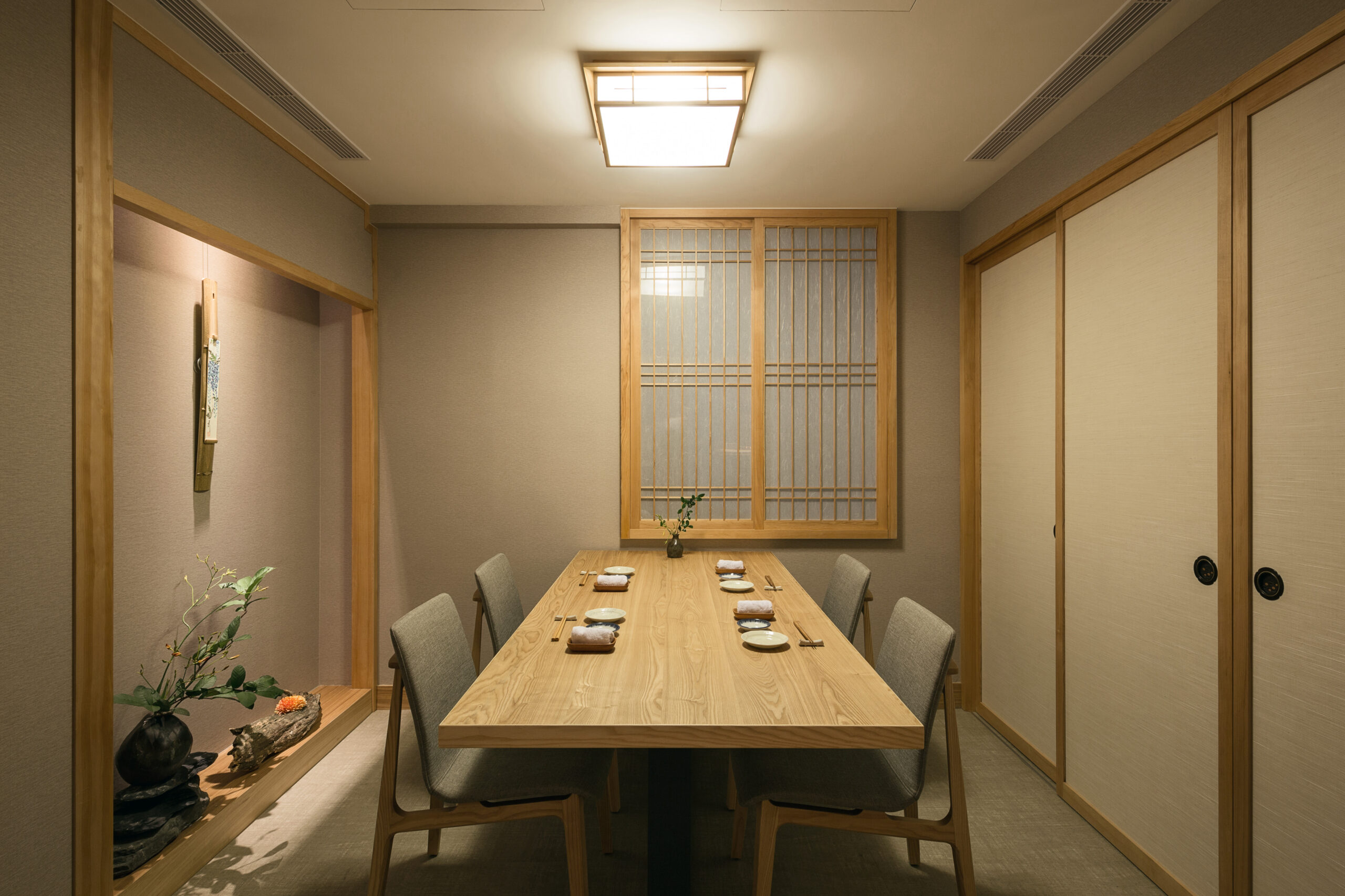 台湾の鮨店(寿司店)の内装施工事例