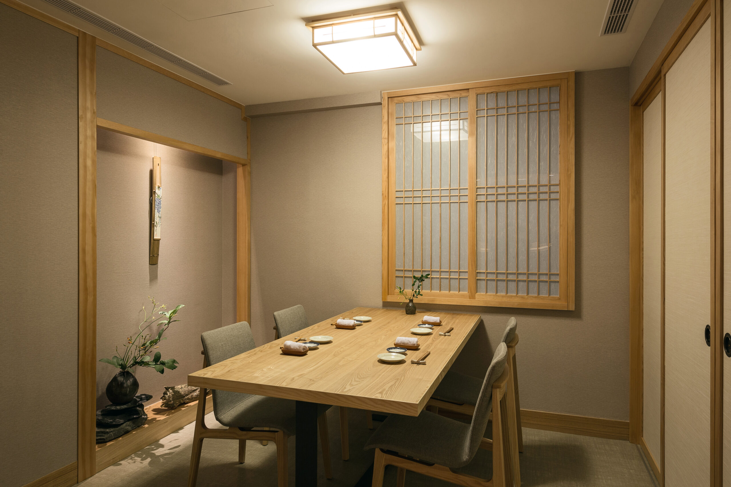 台湾の鮨店(寿司店)の内装施工事例