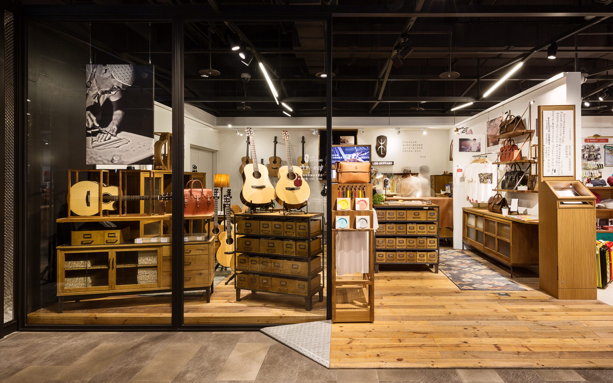ギターショップの内装デザイン施工事例