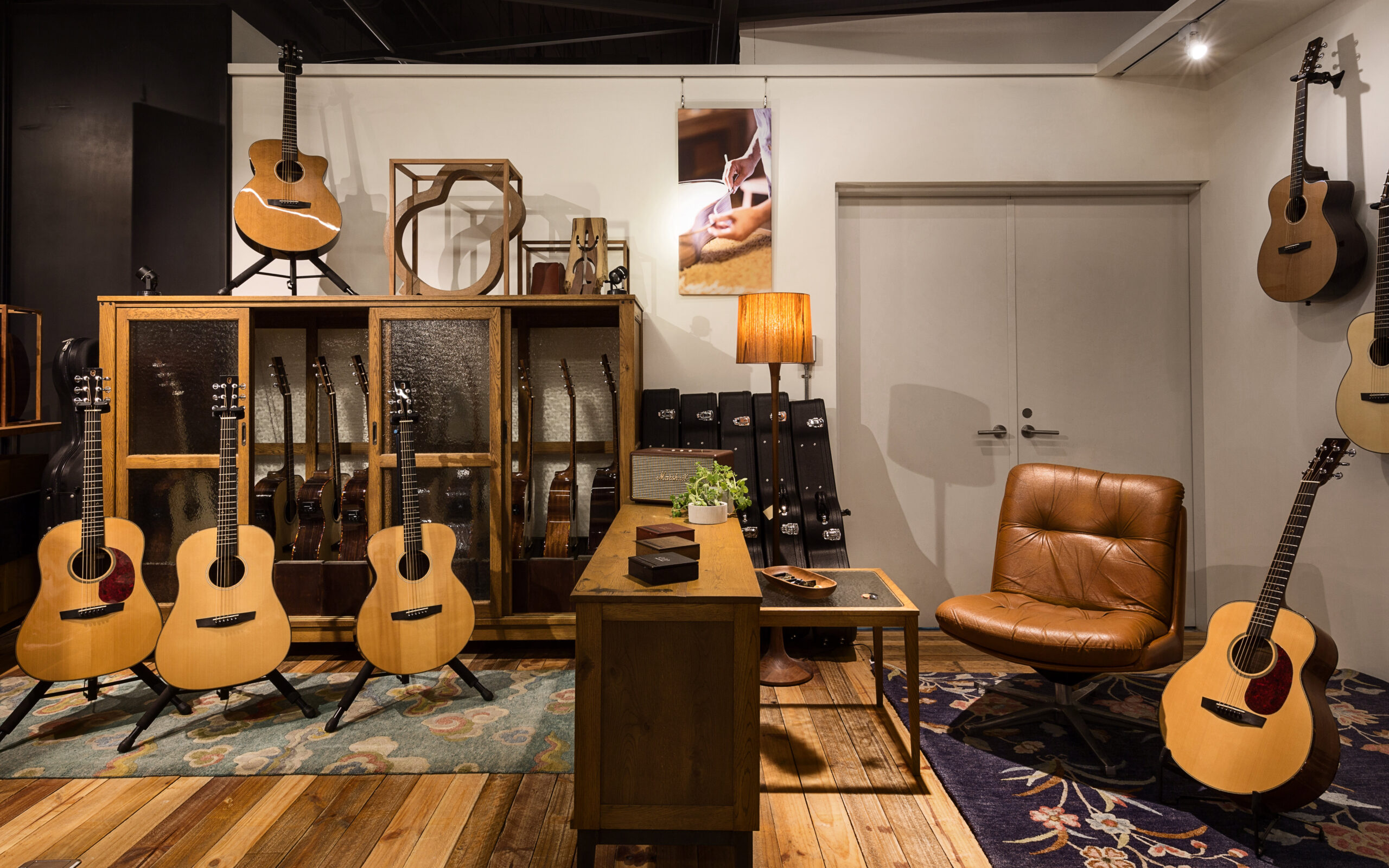 ギターショップの内装デザイン施工事例