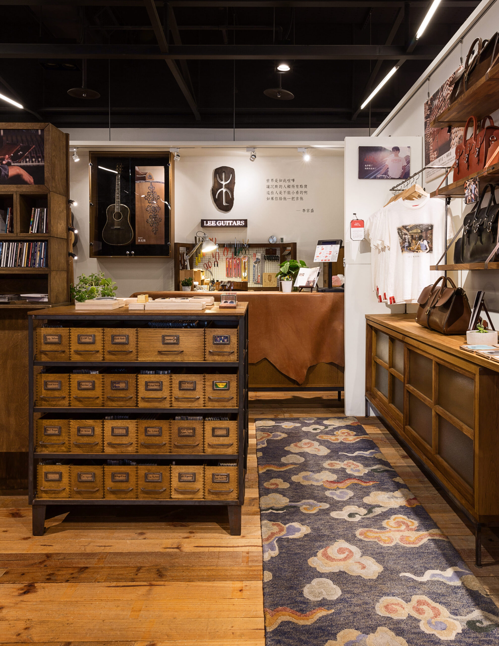 ギターショップの内装デザイン施工事例