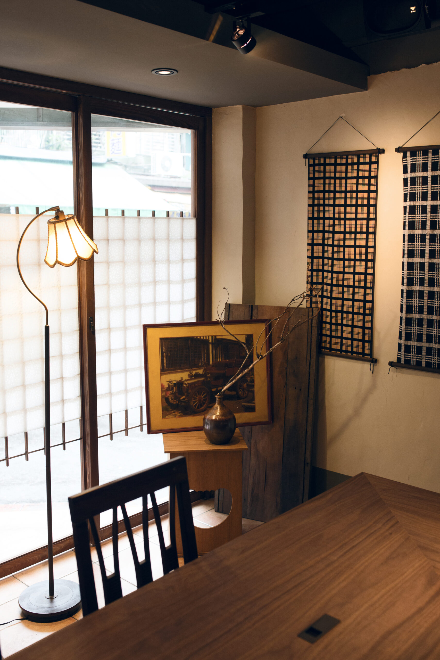 大正ロマンを醸し出すインテリアデザイン|居酒屋内装工事(台湾)