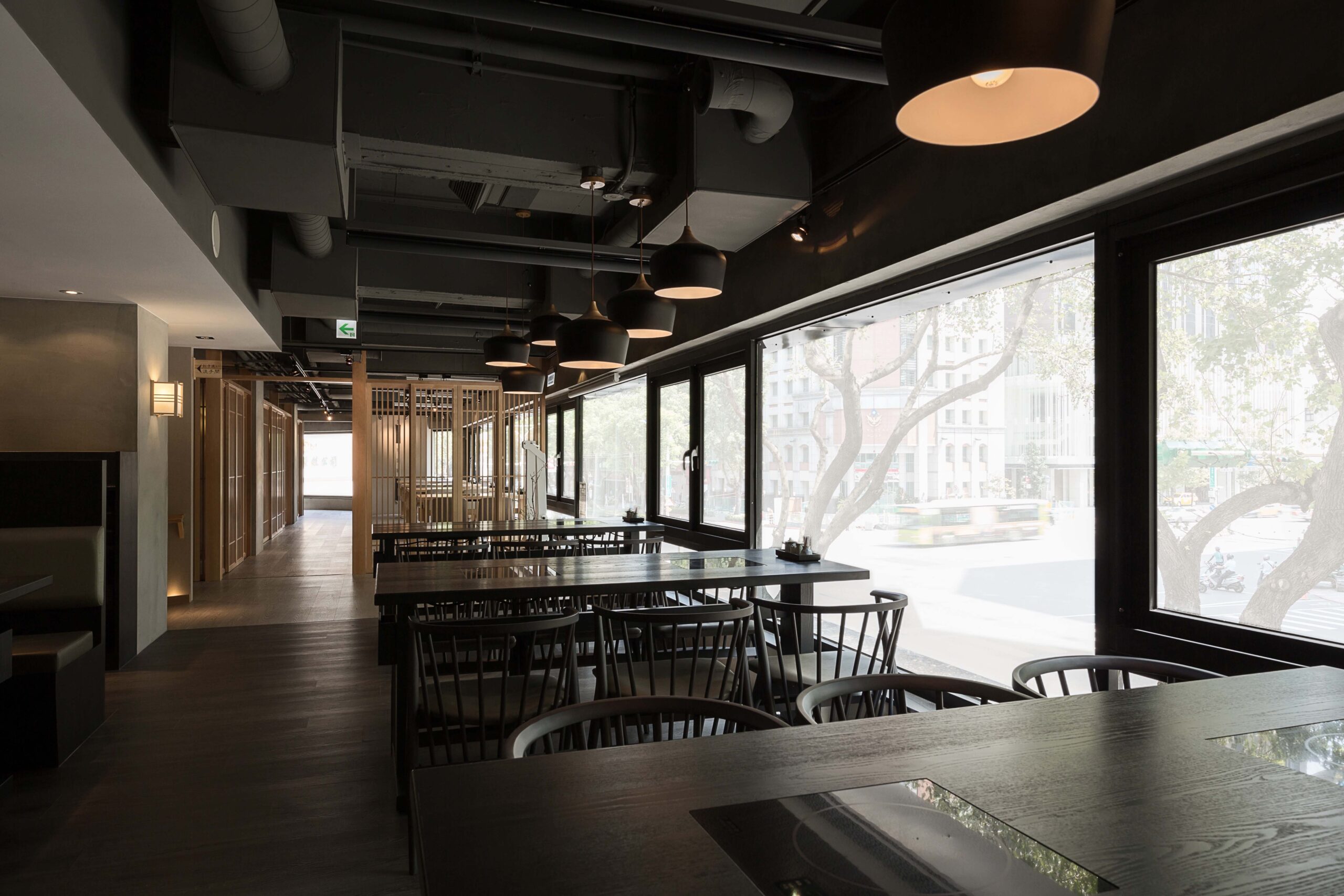 しゃぶしゃぶ店の和モダンな店舗内装 施工事例
