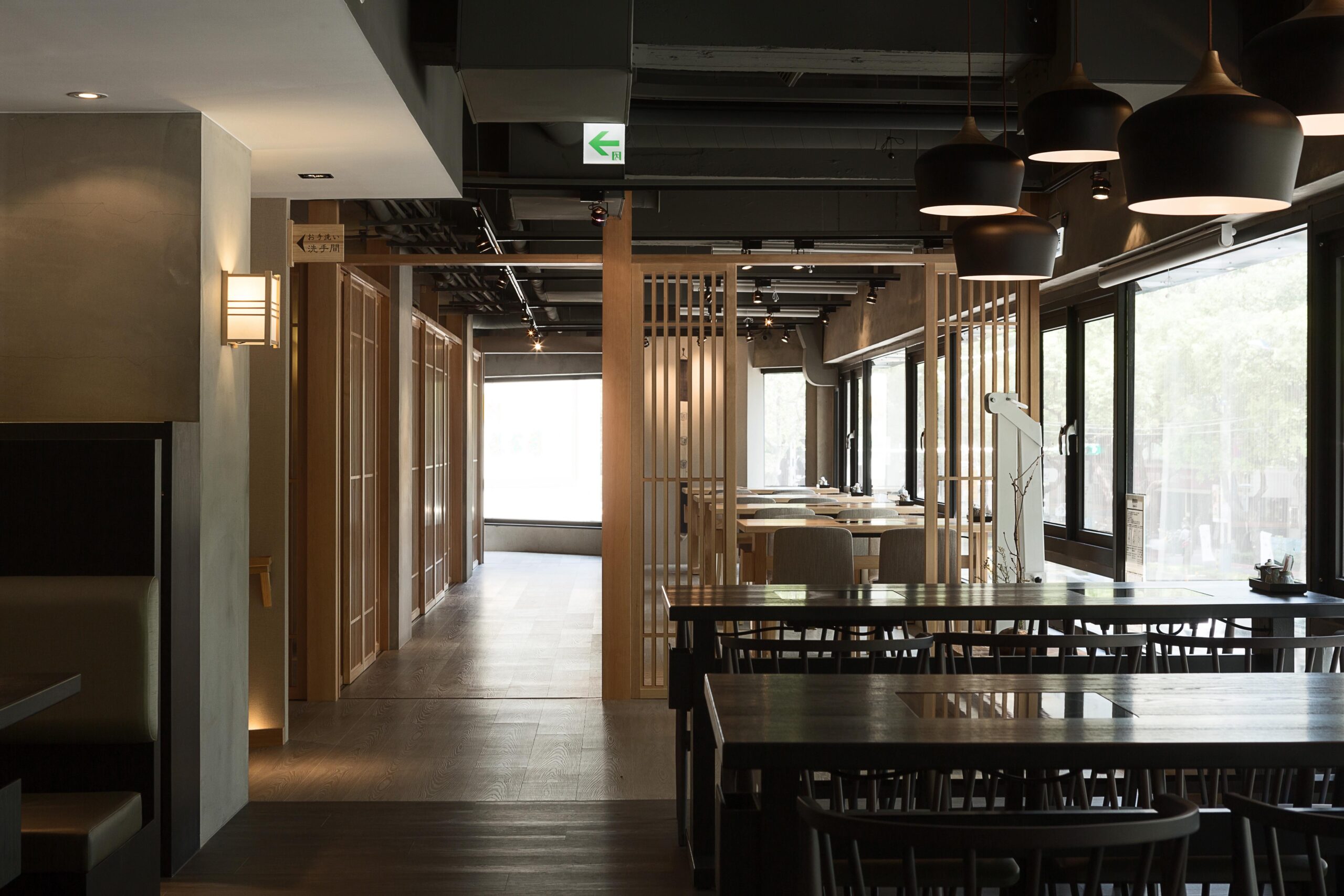 しゃぶしゃぶ店の和モダンな店舗内装 施工事例
