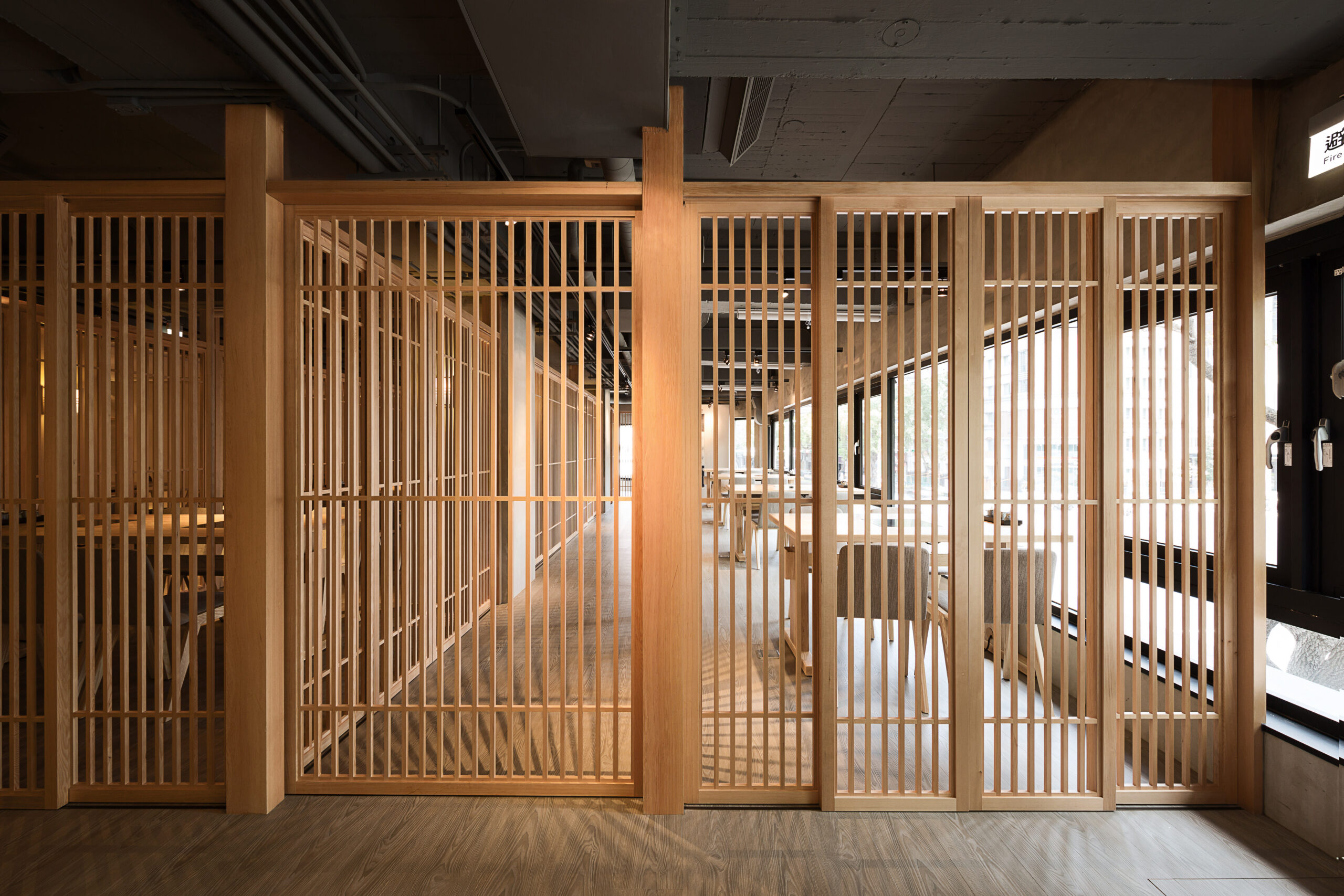 しゃぶしゃぶ店の和モダンな店舗内装 施工事例
