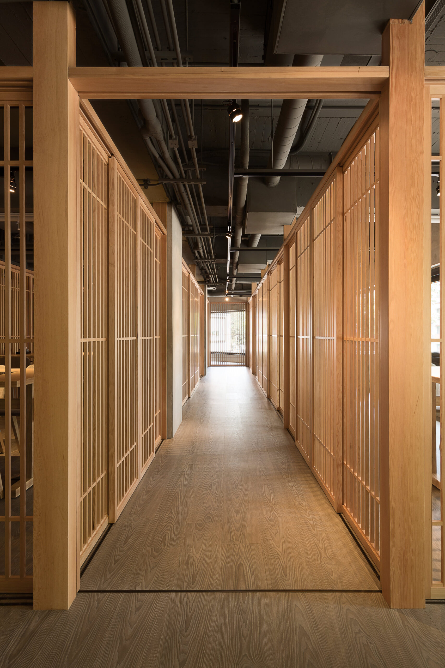 しゃぶしゃぶ店の和モダンな店舗内装 施工事例
