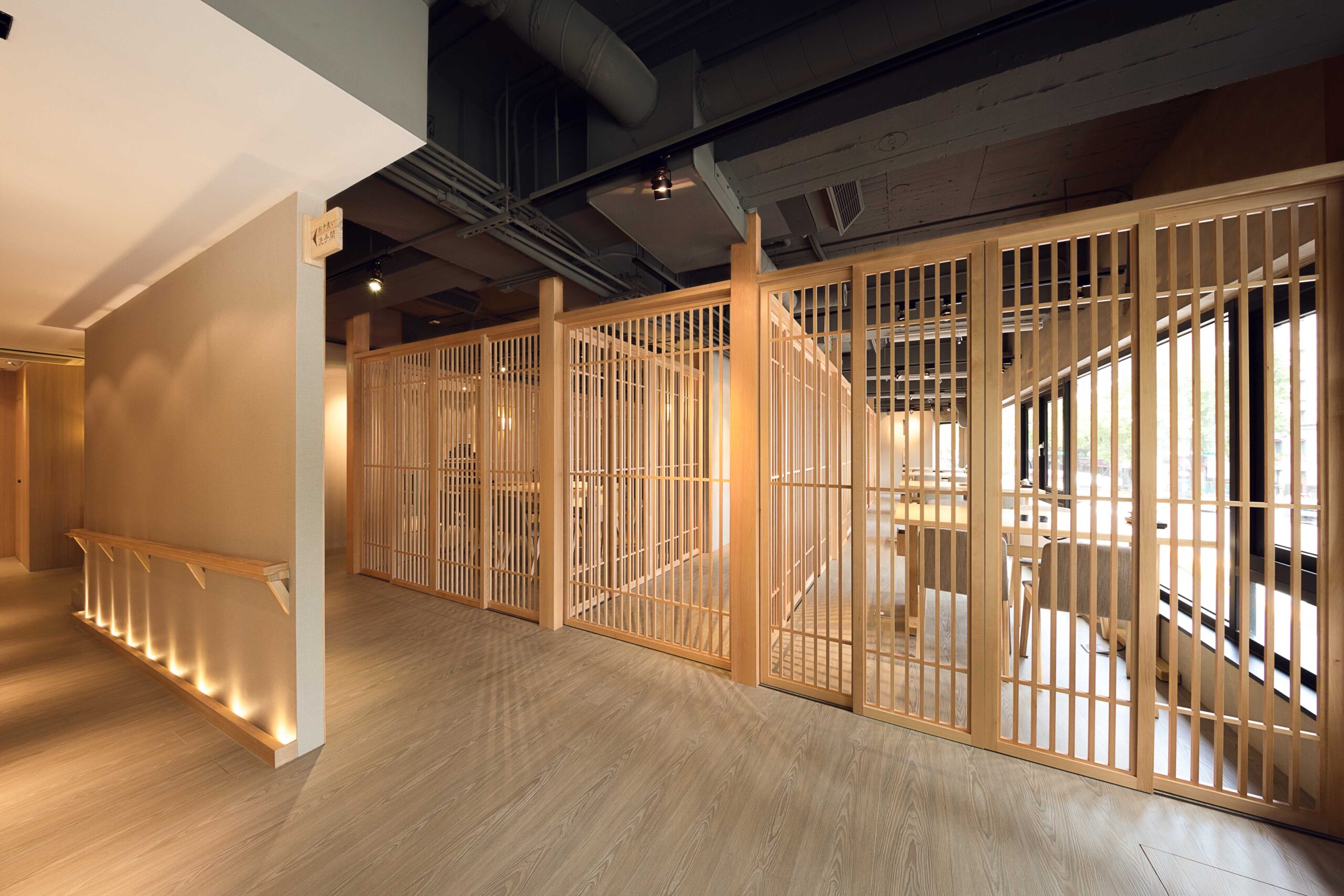 しゃぶしゃぶ店の和モダンな店舗内装 施工事例
