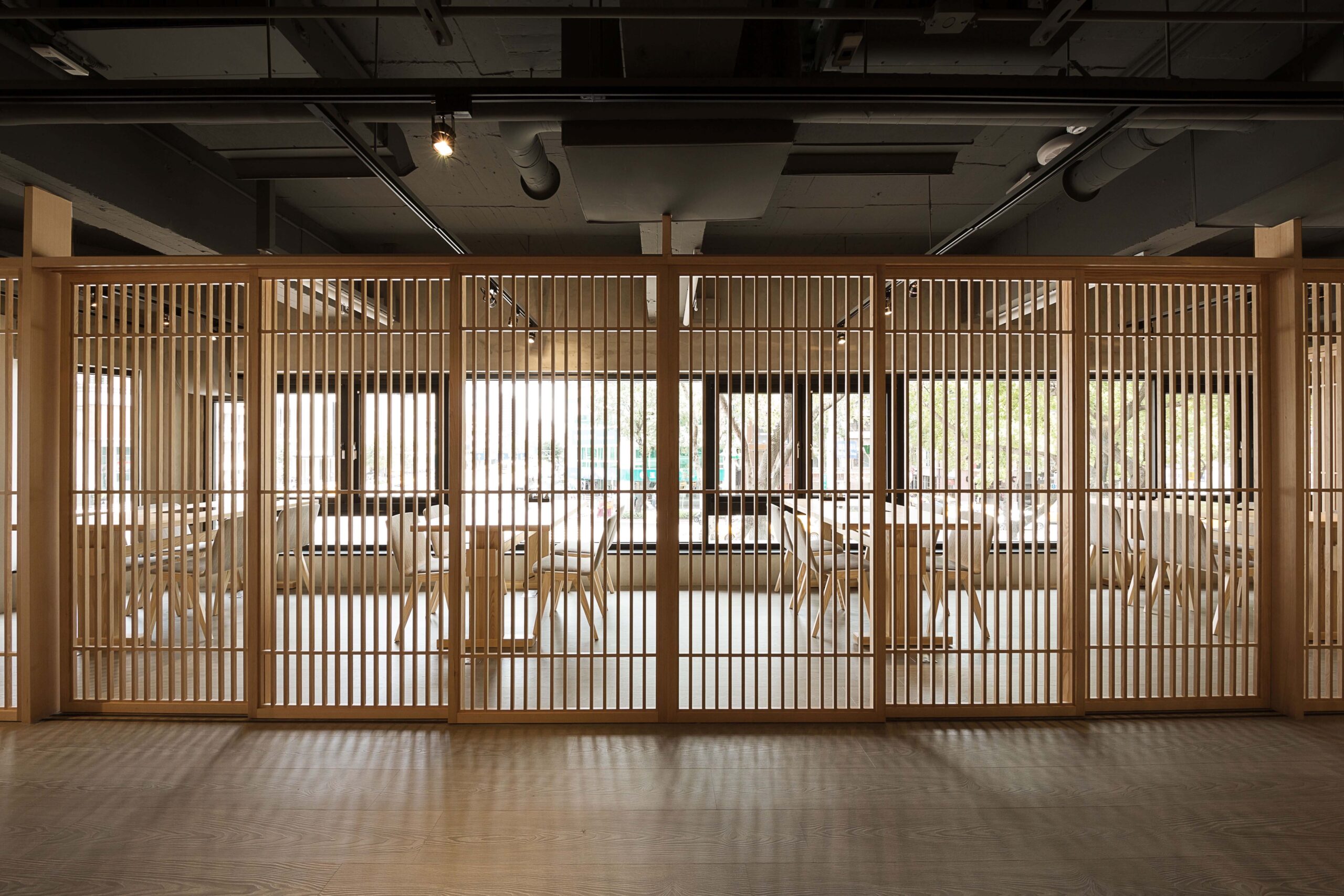 しゃぶしゃぶ店の和モダンな店舗内装 施工事例
