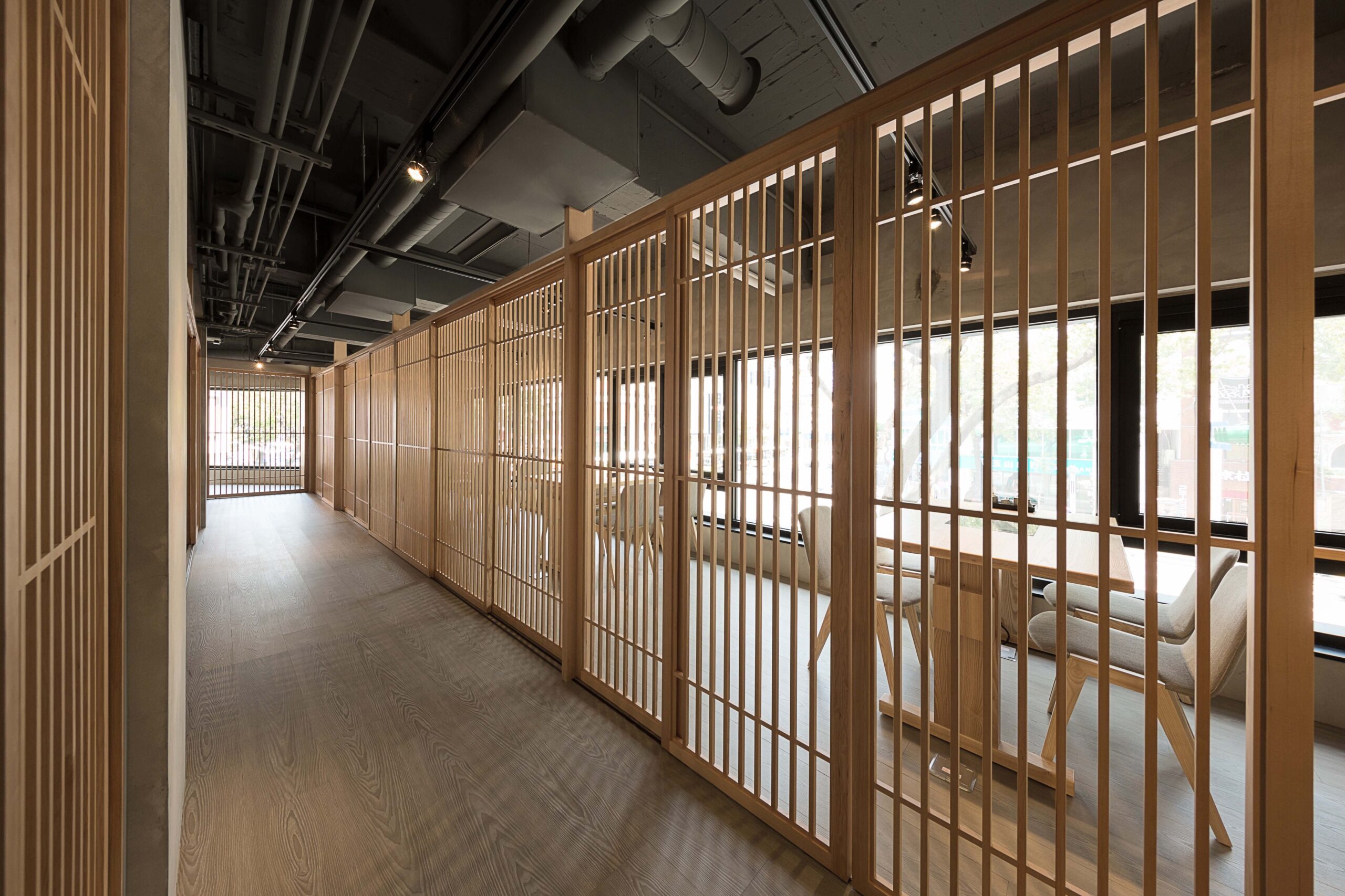 しゃぶしゃぶ店の和モダンな店舗内装 施工事例
