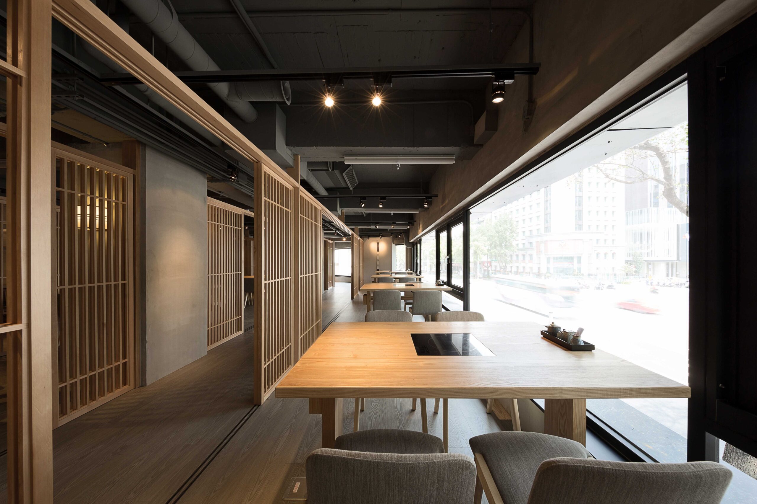 しゃぶしゃぶ店の和モダンな店舗内装 施工事例
