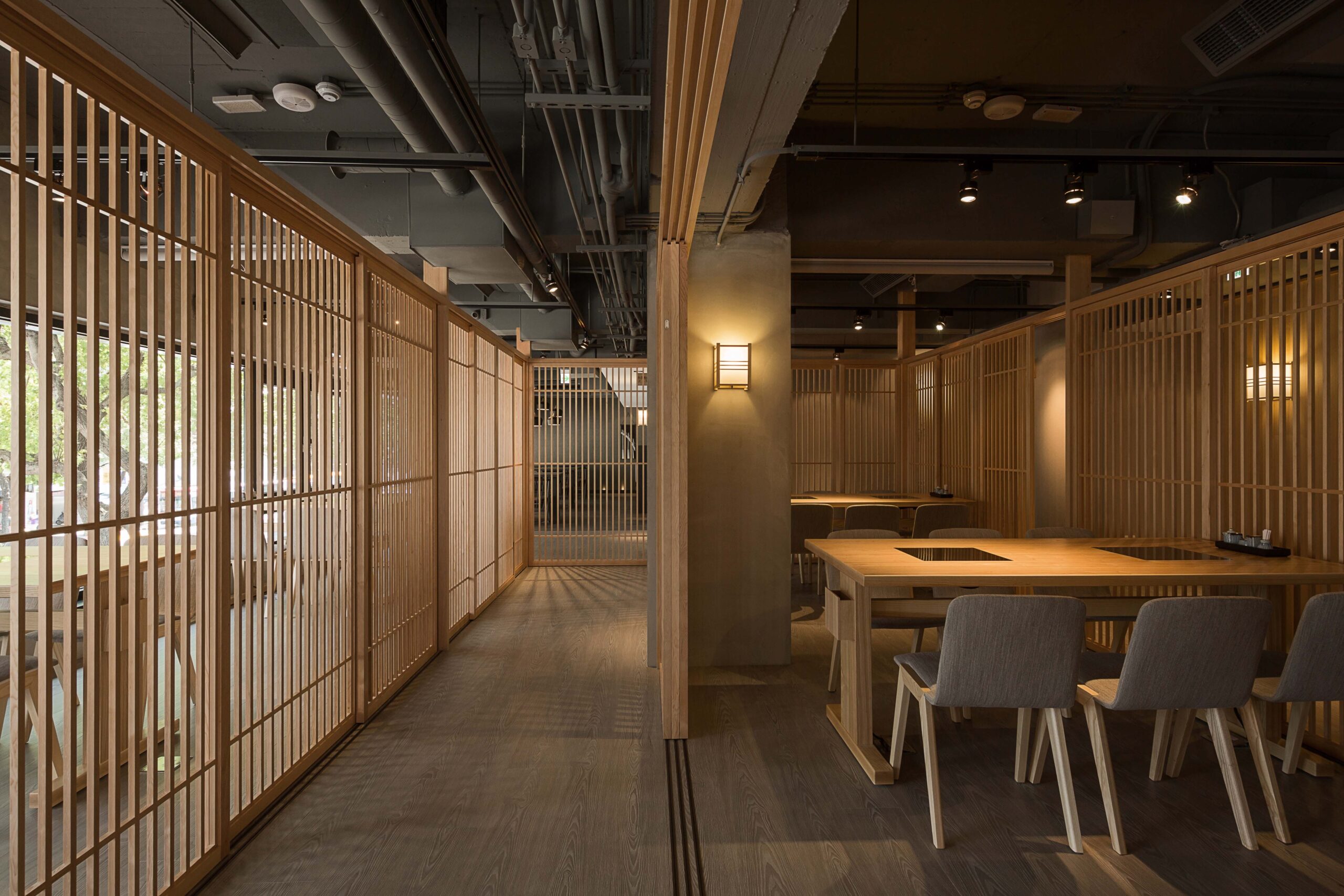 しゃぶしゃぶ店の和モダンな店舗内装 施工事例
