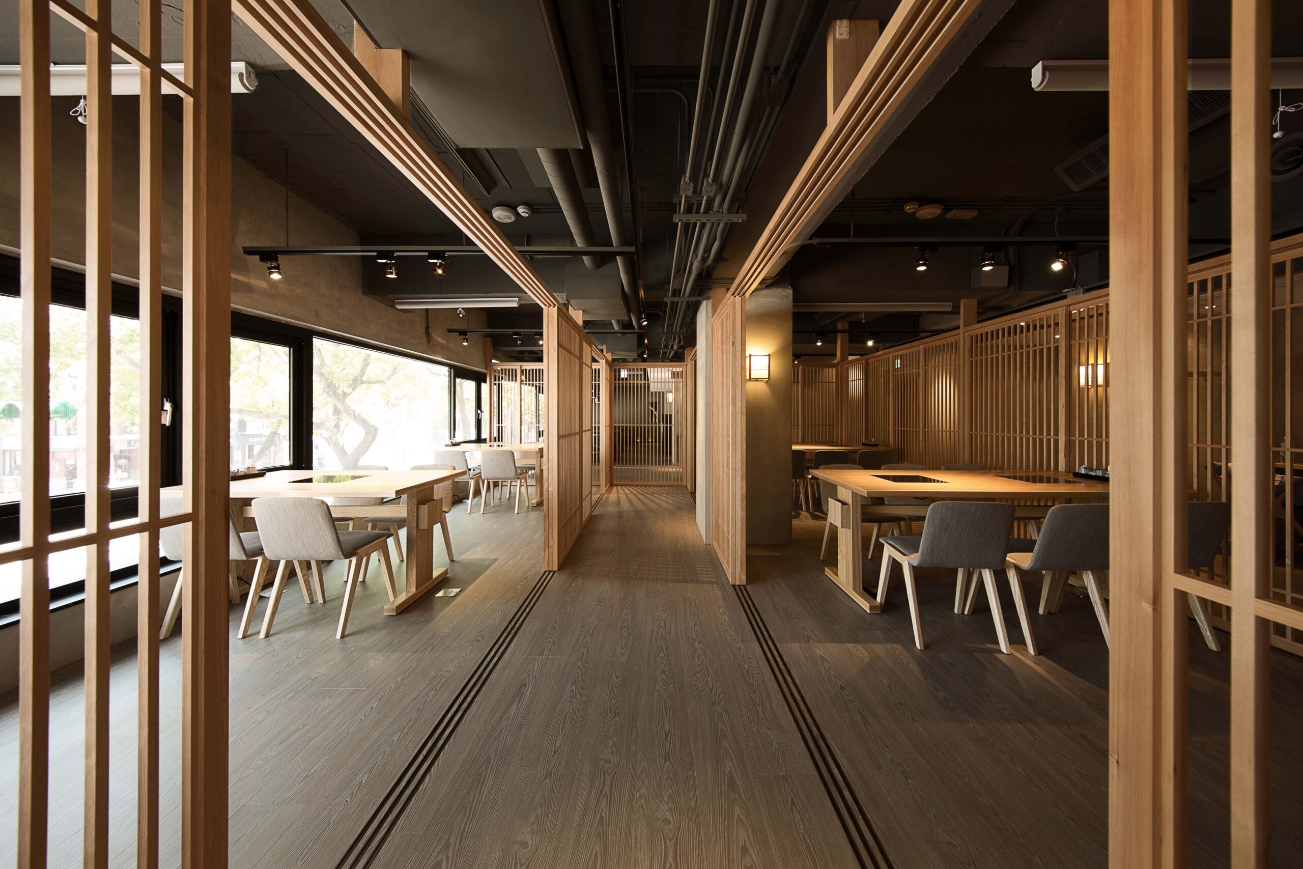 しゃぶしゃぶ店の和モダンな店舗内装 施工事例
