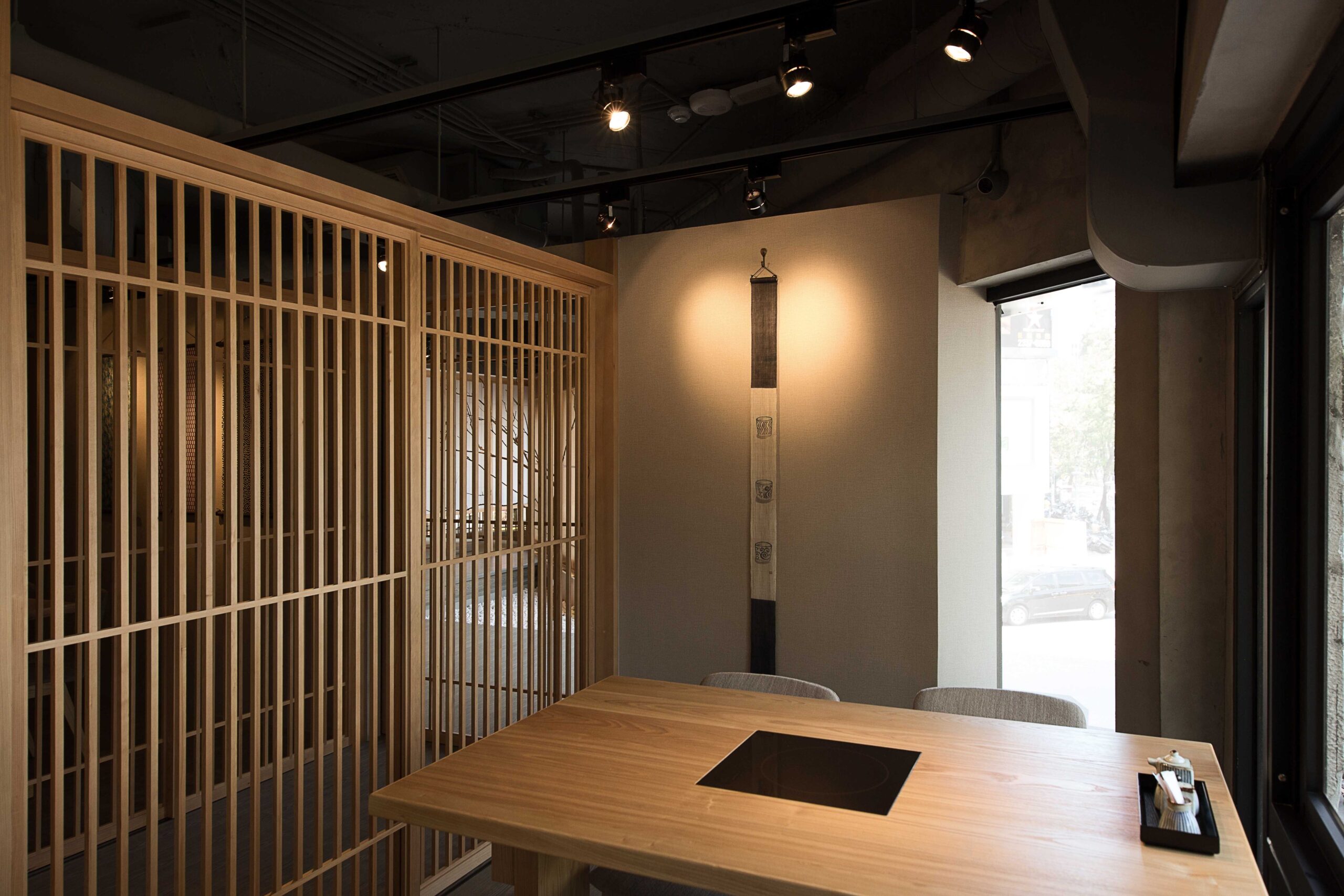 しゃぶしゃぶ店の和モダンな店舗内装 施工事例
