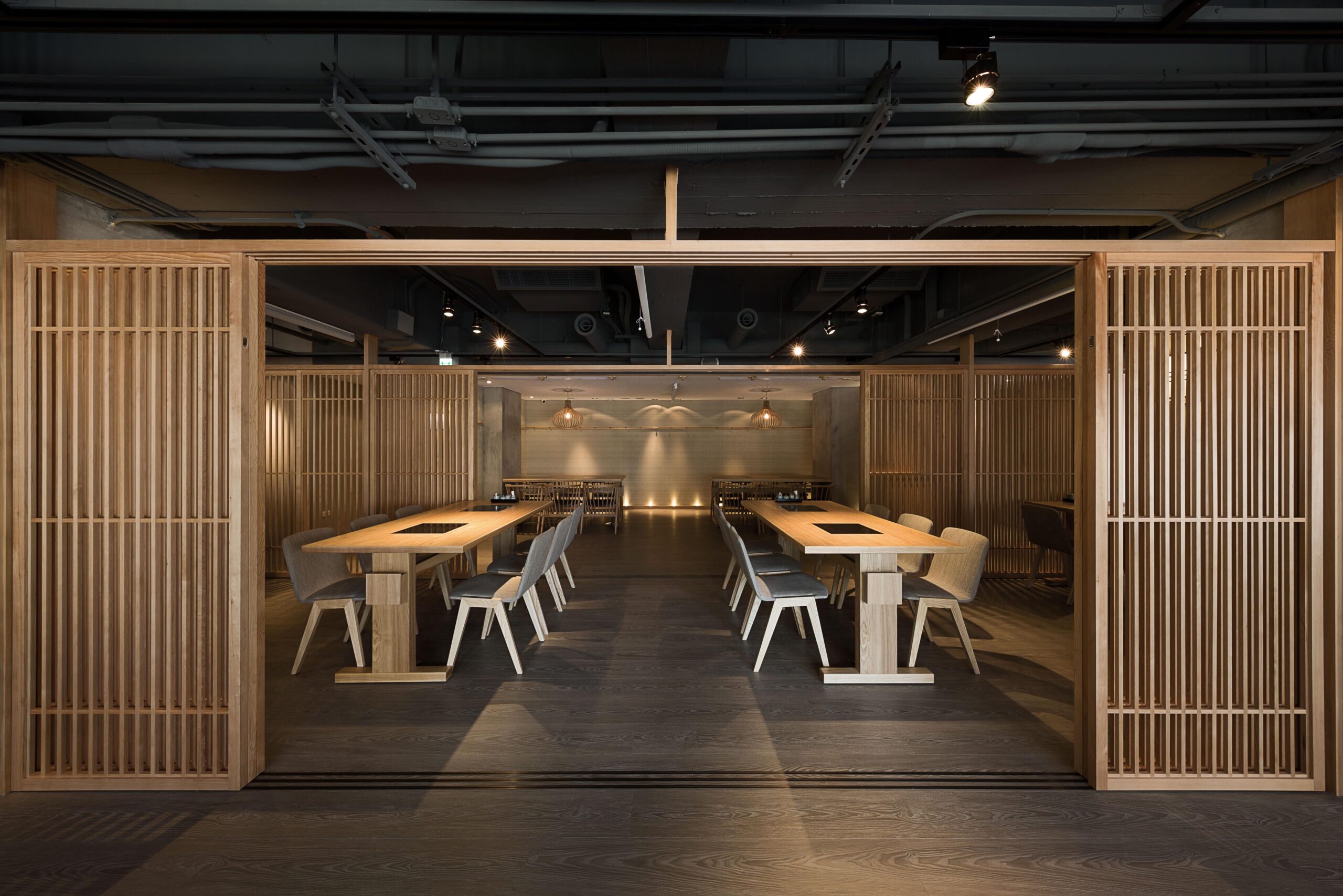 しゃぶしゃぶ店の和モダンな店舗内装 施工事例
