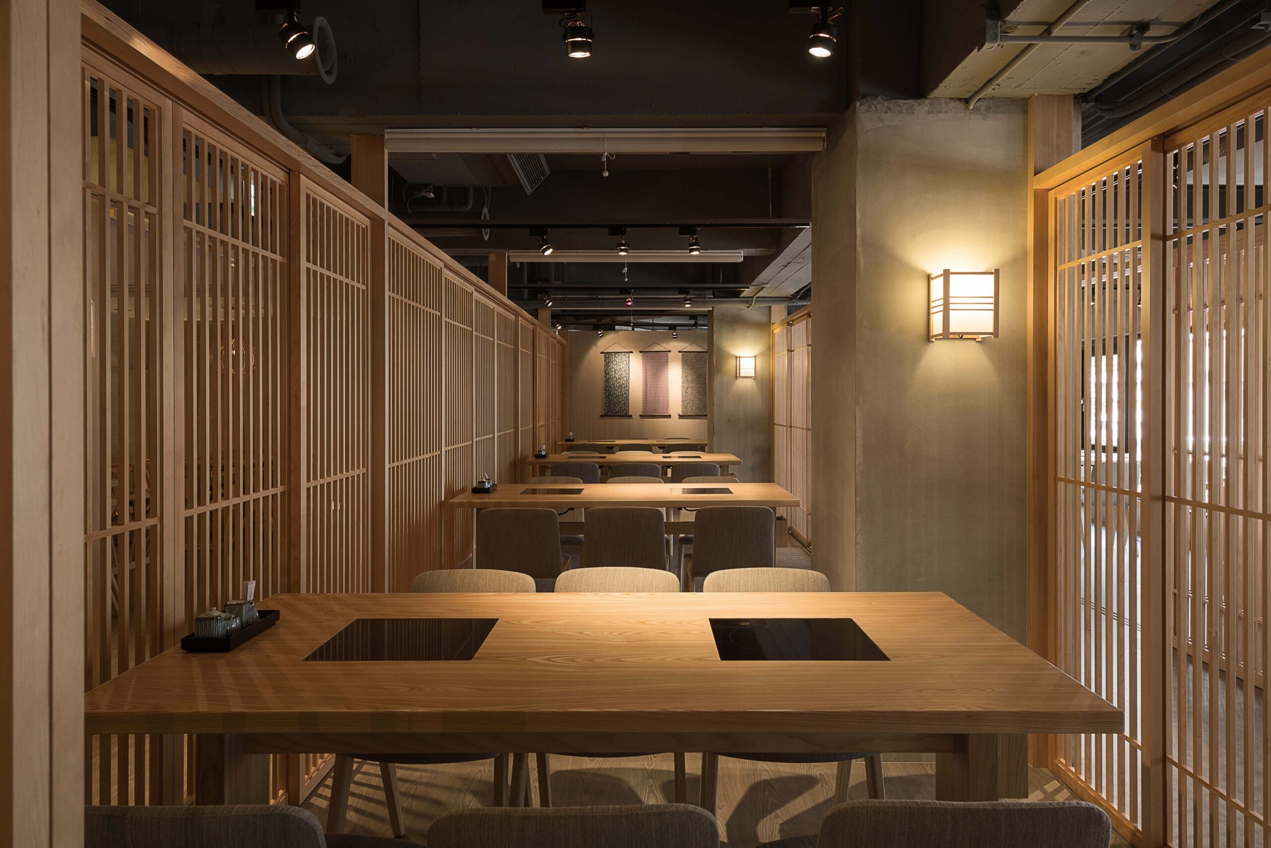しゃぶしゃぶ店の和モダンな店舗内装 施工事例
