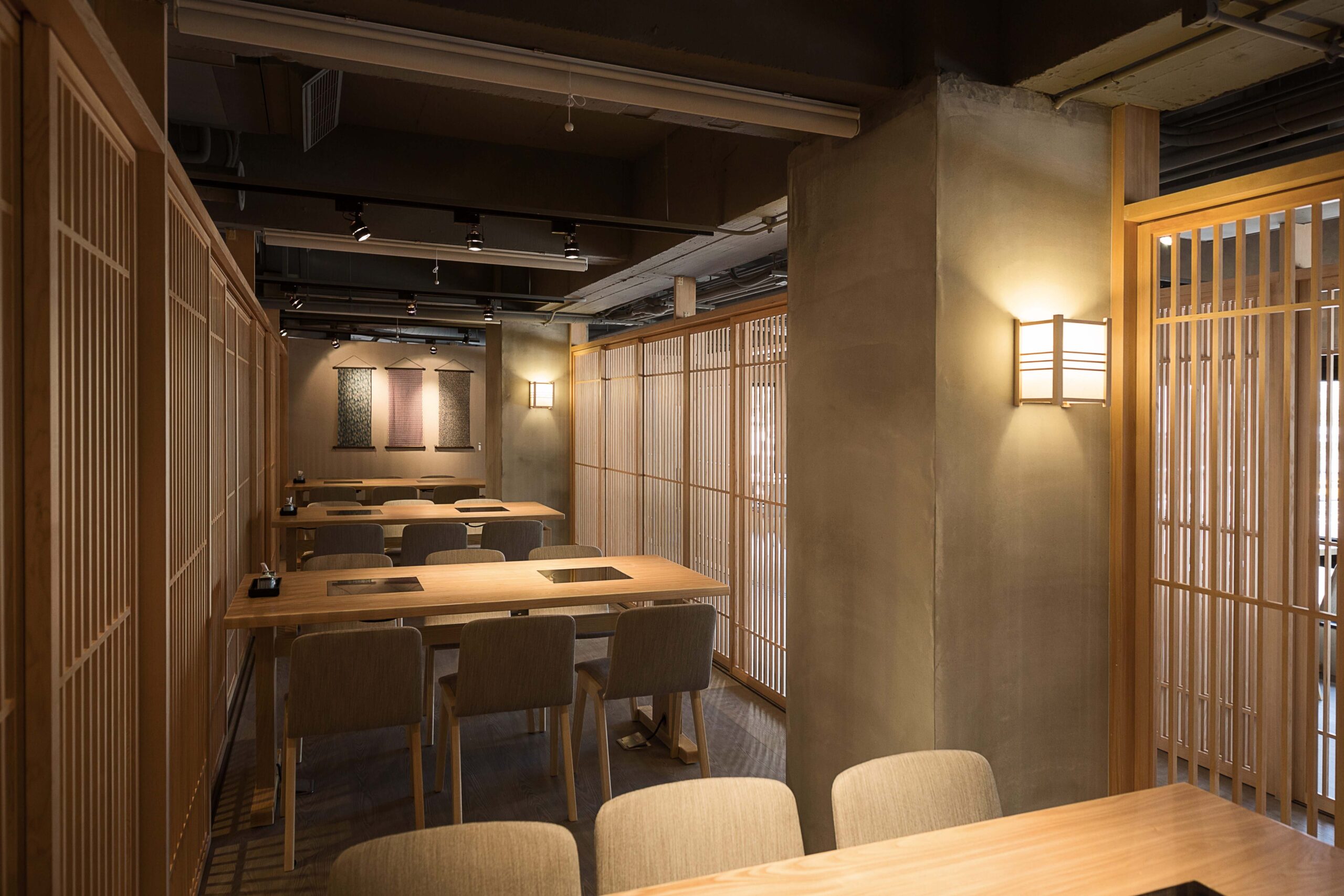 しゃぶしゃぶ店の和モダンな店舗内装 施工事例
