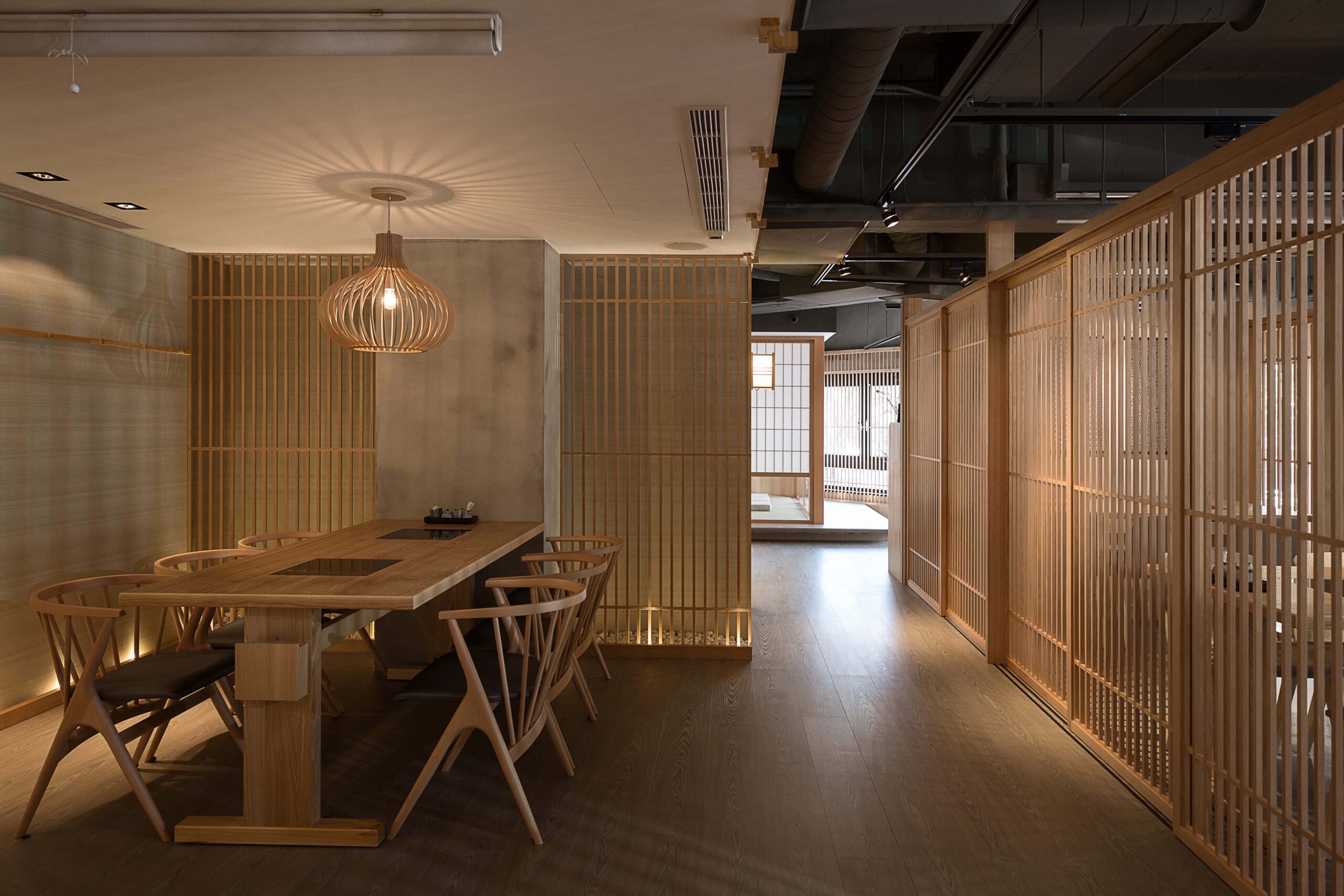 しゃぶしゃぶ店の和モダンな店舗内装 施工事例
