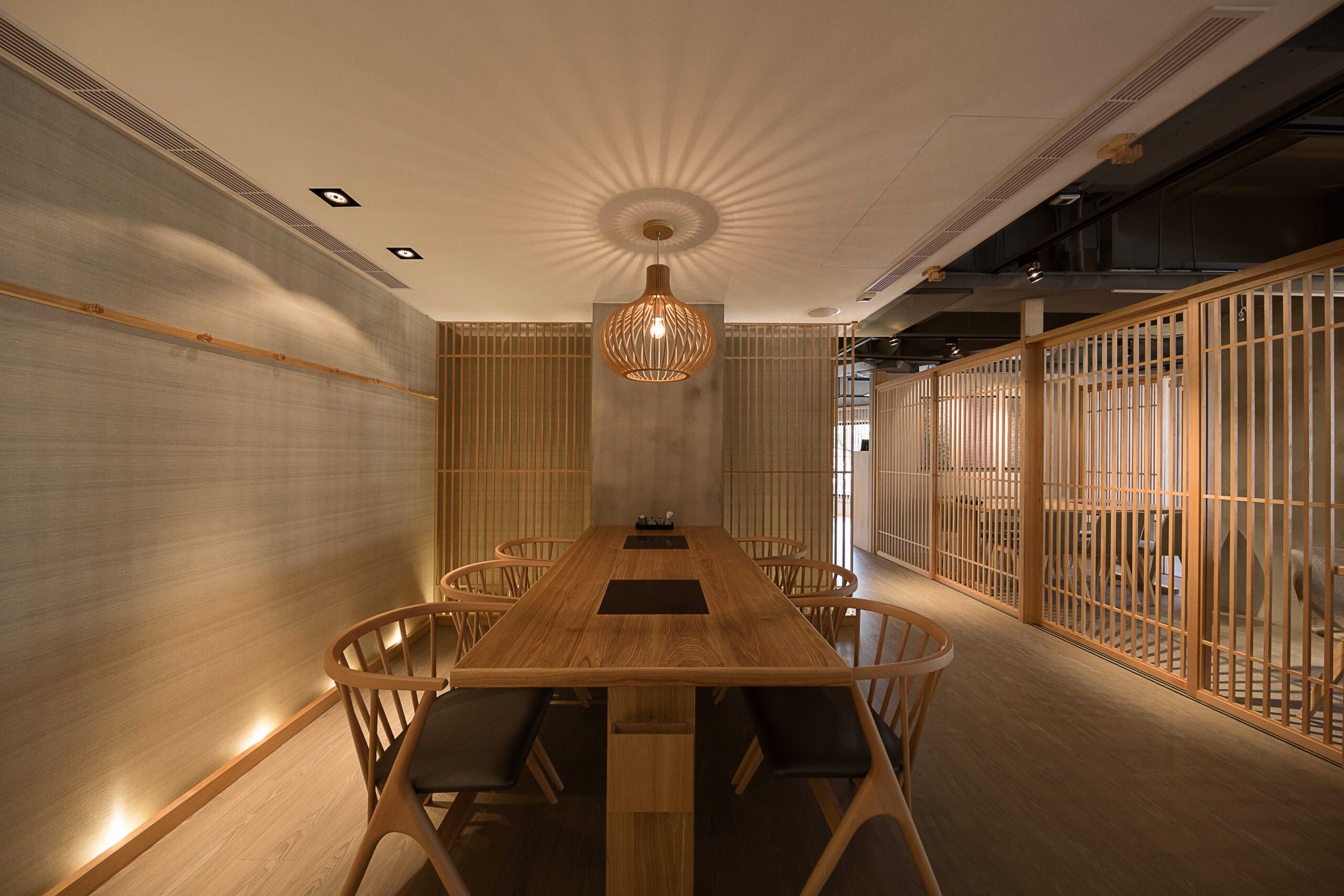 しゃぶしゃぶ店の和モダンな店舗内装 施工事例
