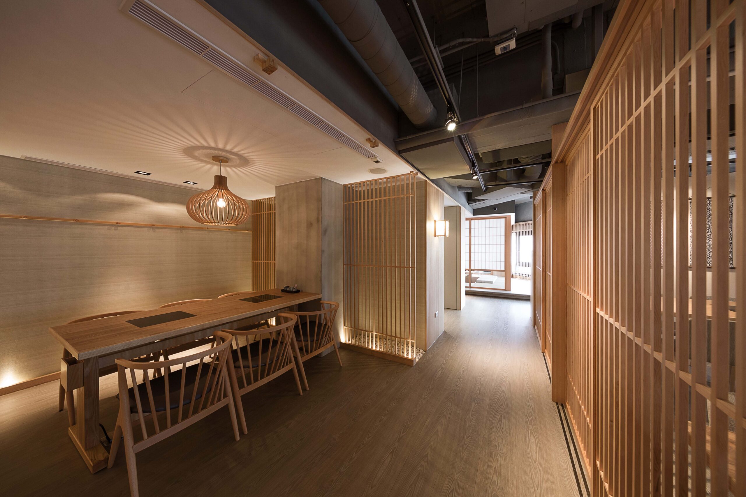 しゃぶしゃぶ店の和モダンな店舗内装 施工事例
