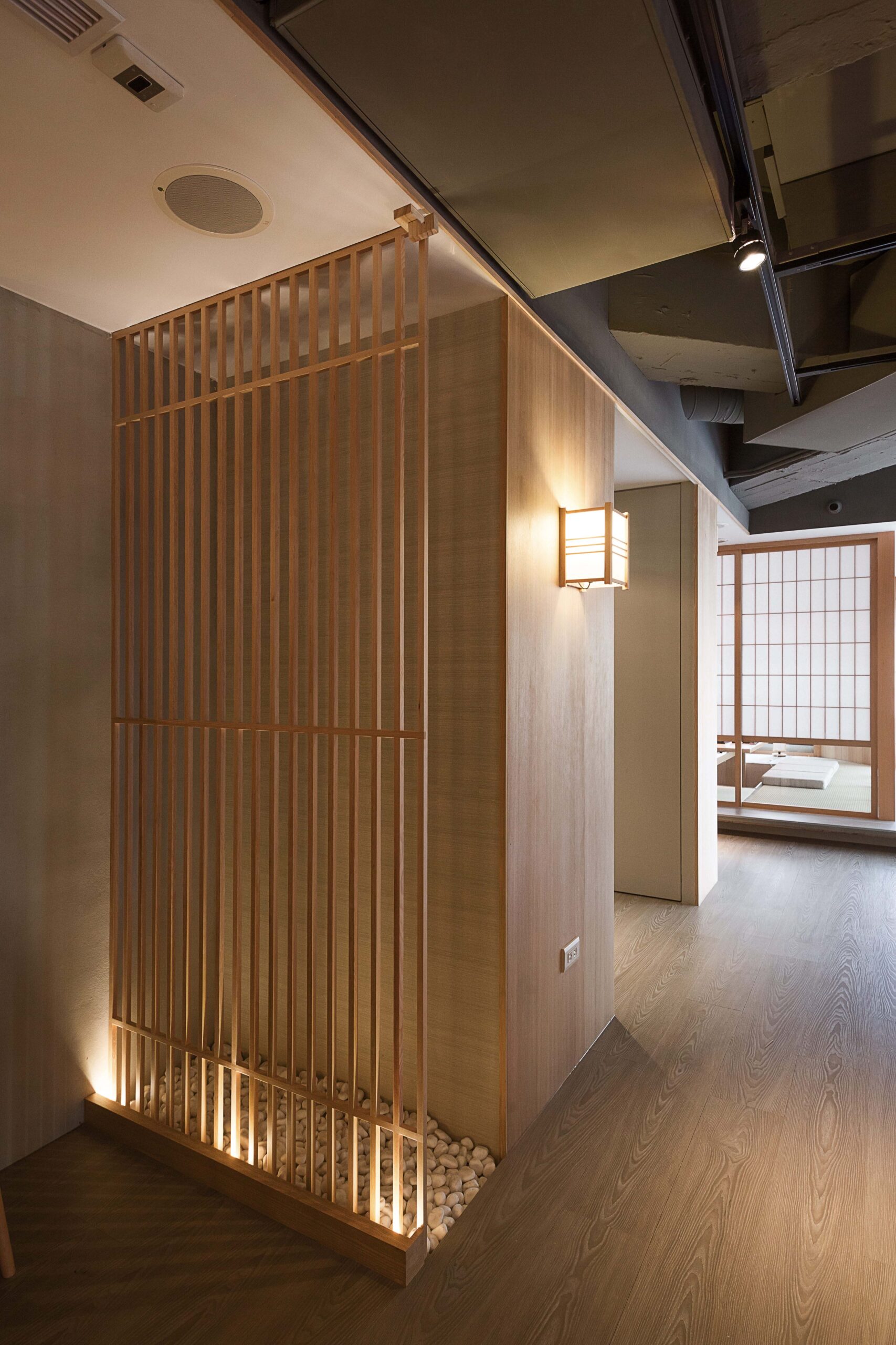 しゃぶしゃぶ店の和モダンな店舗内装 施工事例
