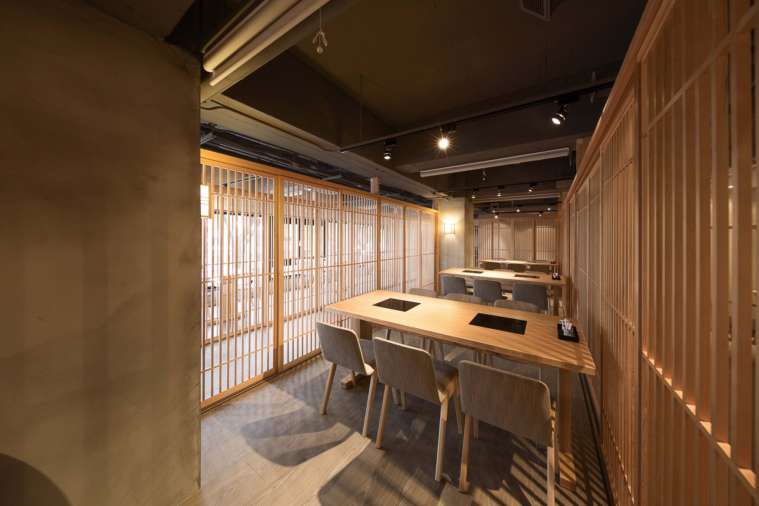 しゃぶしゃぶ店の和モダンな店舗内装 施工事例
