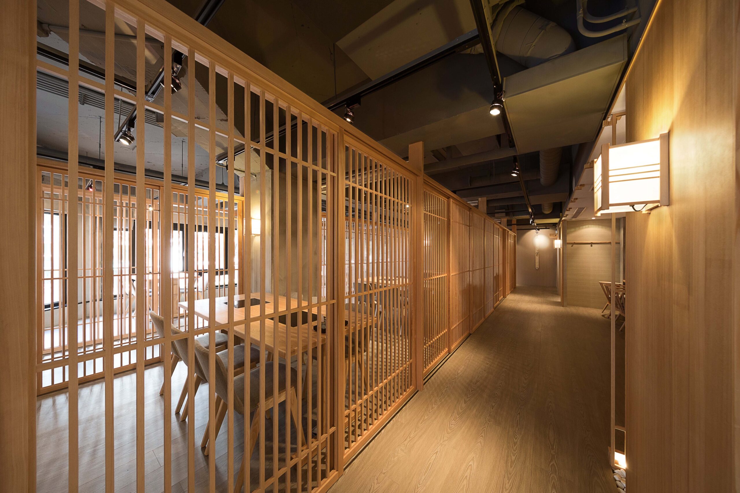 しゃぶしゃぶ店の和モダンな店舗内装 施工事例
