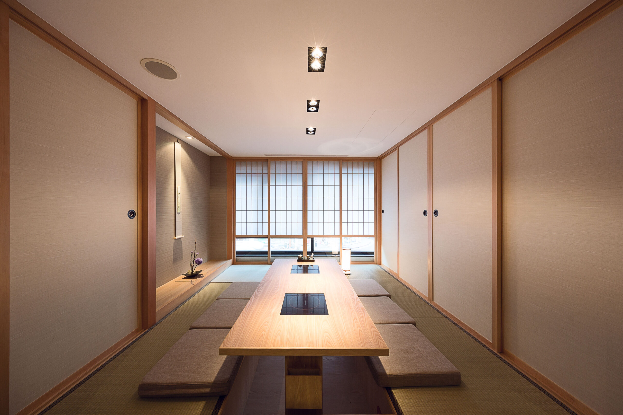 しゃぶしゃぶ店の和モダンな店舗内装 施工事例
