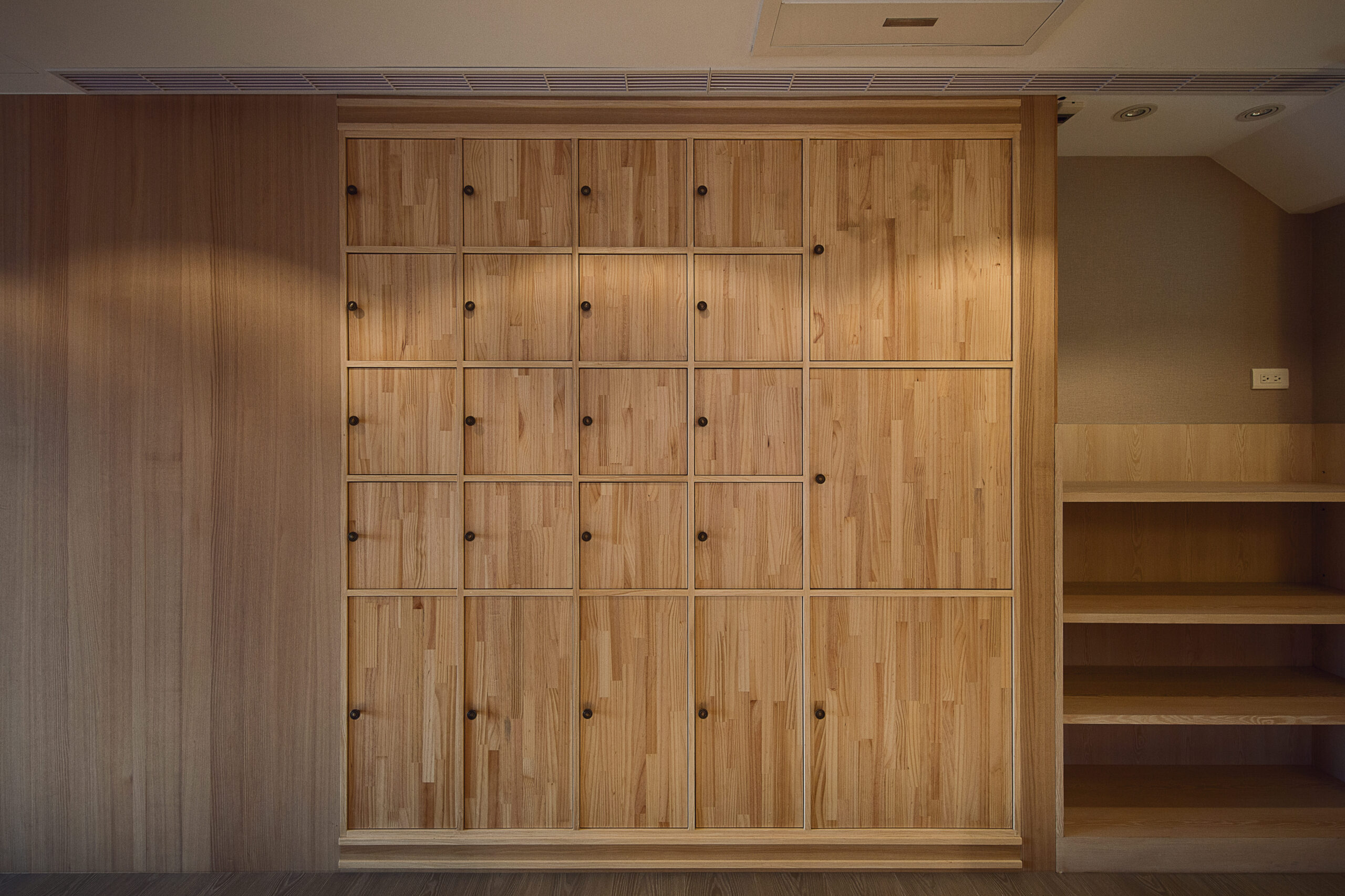 しゃぶしゃぶ店の和モダンな店舗内装 施工事例
