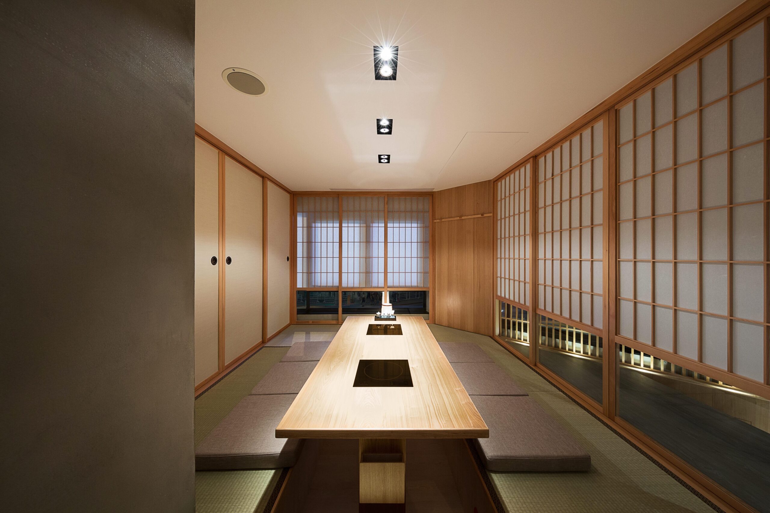 しゃぶしゃぶ店の和モダンな店舗内装 施工事例
