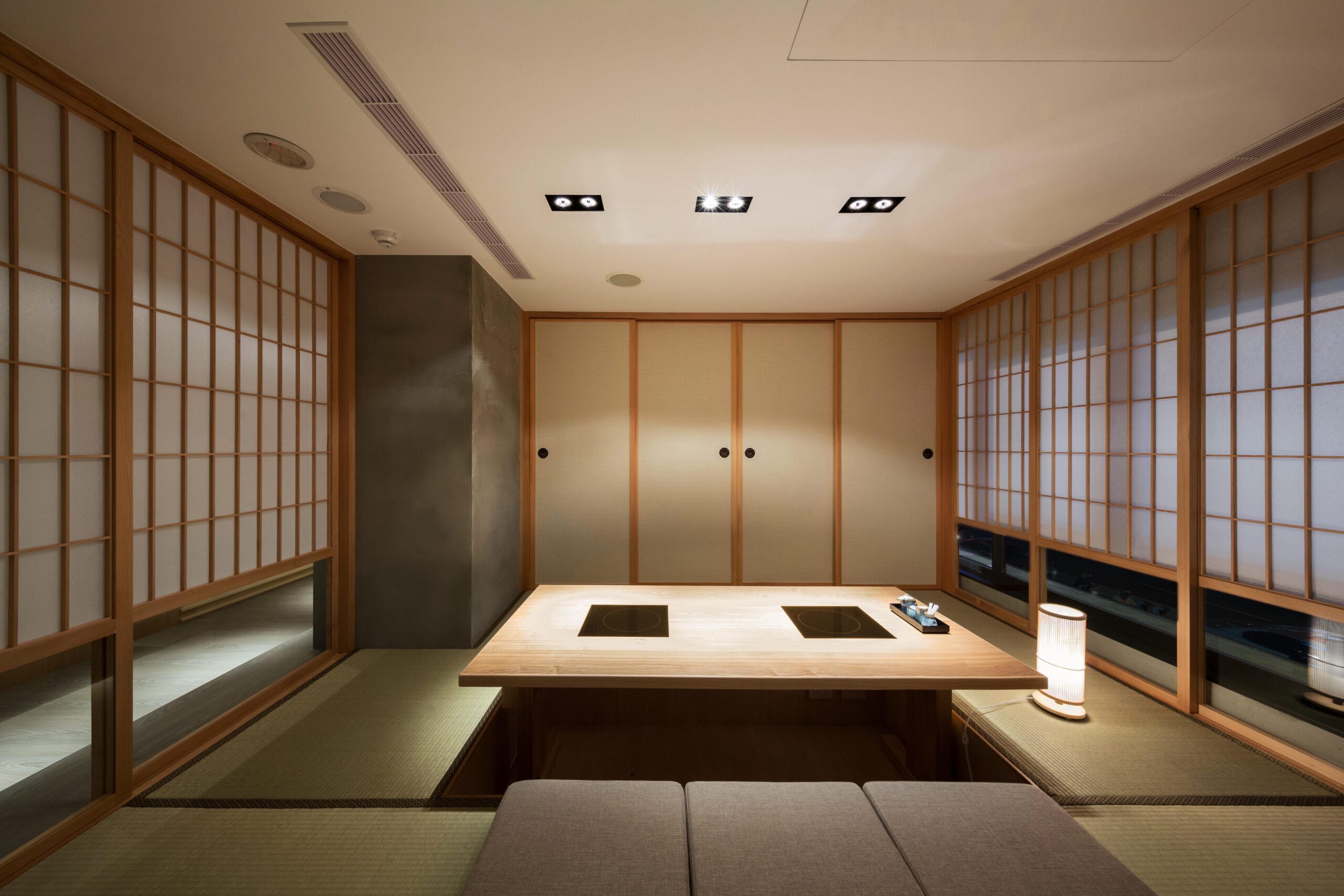 しゃぶしゃぶ店の和モダンな店舗内装 施工事例
