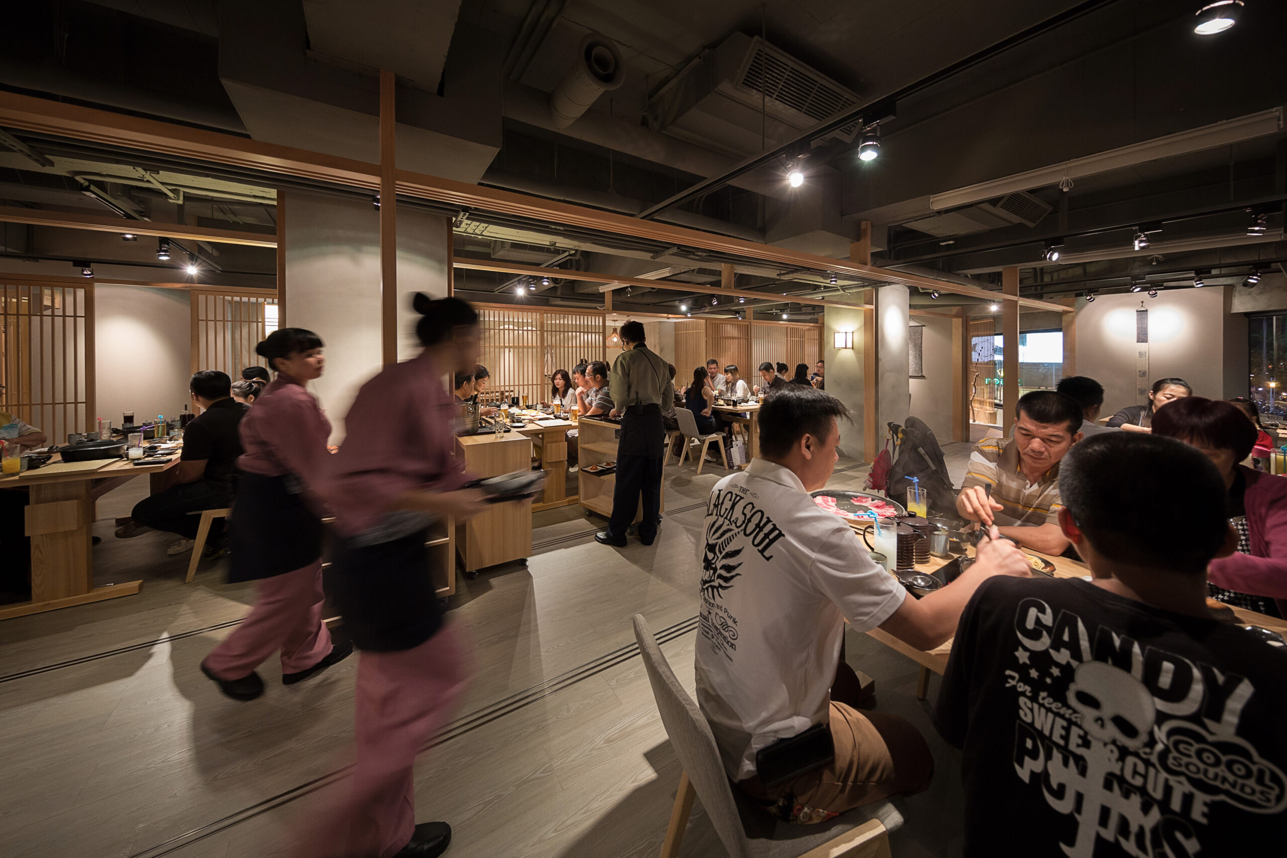 しゃぶしゃぶ店の和モダンな店舗内装 施工事例
