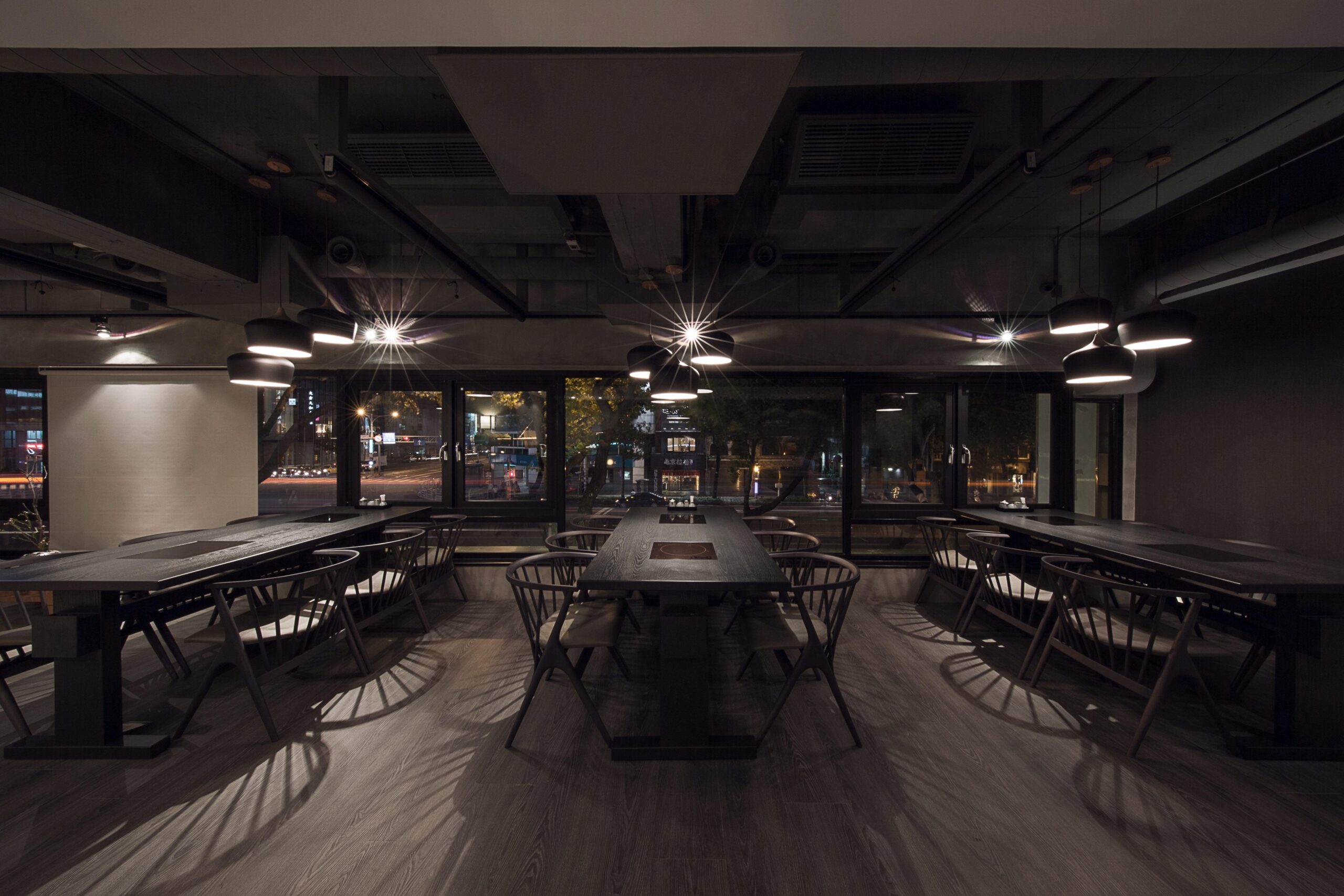 しゃぶしゃぶ店の和モダンな店舗内装 施工事例
