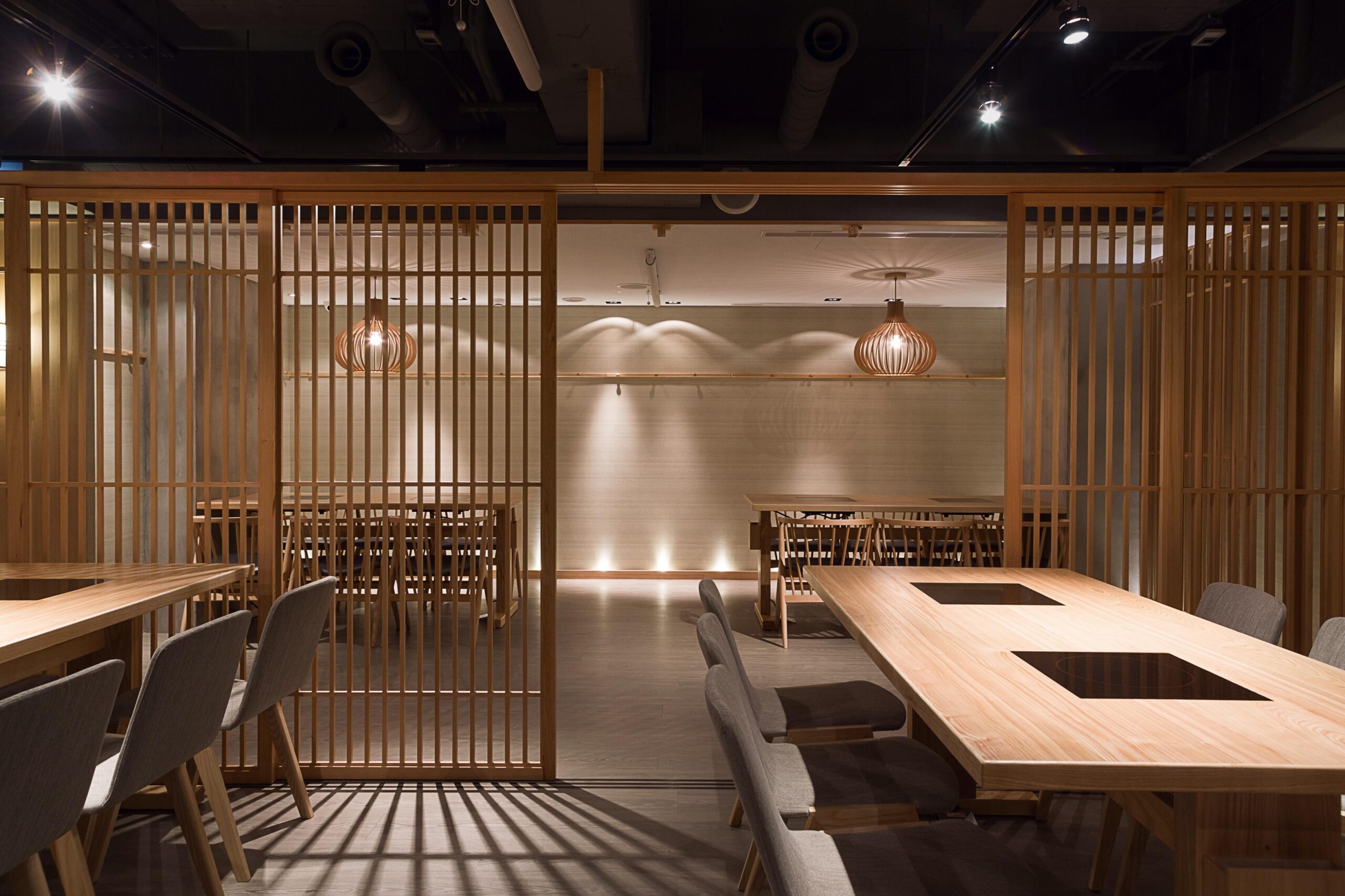 しゃぶしゃぶ店の和モダンな店舗内装 施工事例
