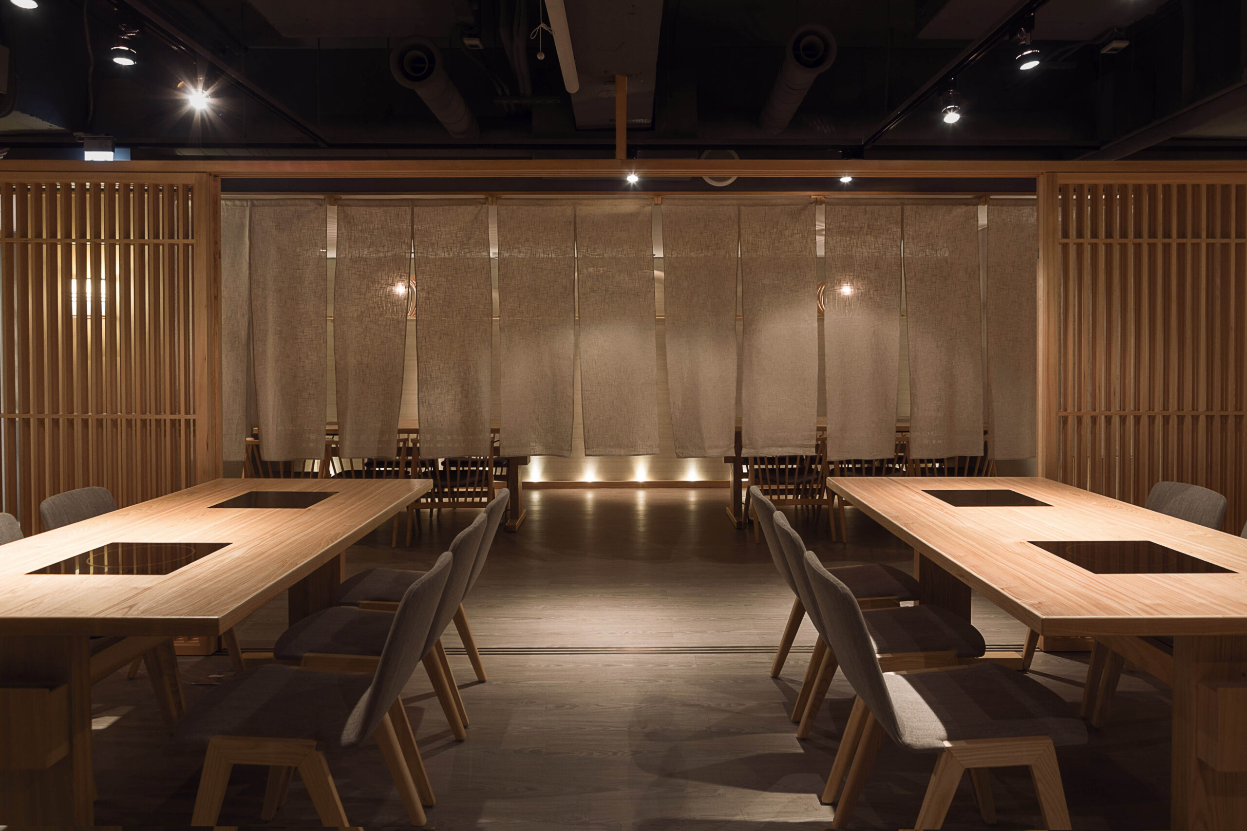 しゃぶしゃぶ店の和モダンな店舗内装 施工事例
